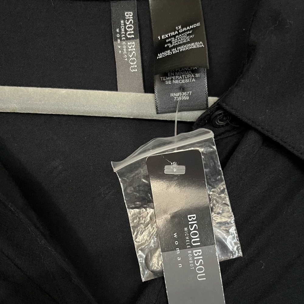NEW Ruched Black Top - Picture 5 of 6
